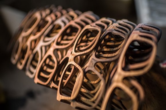 Fabrication de lunettes en bois écoresponsables Lyon